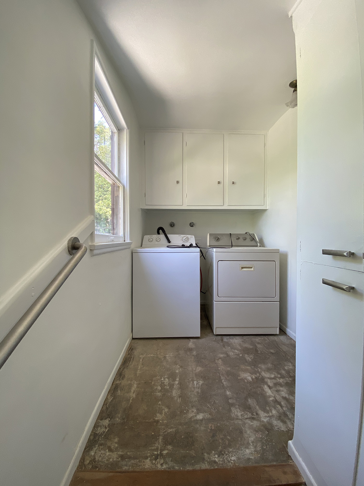 Before and After – Laundry Room Makeover